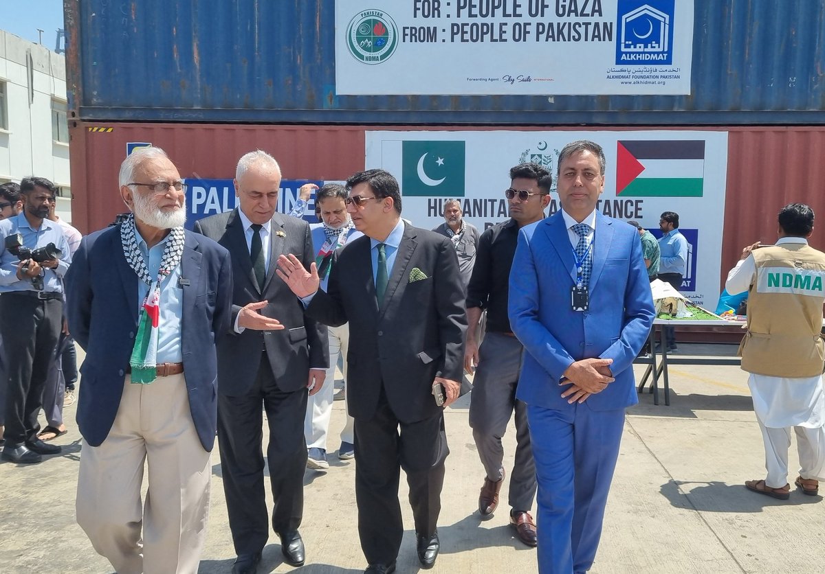 With Ambassador of Palestine, Pakistan Foreign Secretary and President Alkhidmat Foundation Pakistan at Karachi Port (SAPT) ..
Shipping 400 tons of relief goods for Gaza, Palestine worth over PKR 40 caror or 400 million, including Food, Clothes, Hygiene items, Tents and Blankets