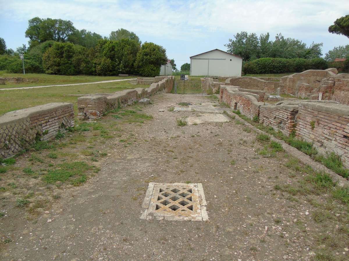 A #Roman temple to the god Mithras (a Mithraeum), hidden below the ground in the ancient port city of Ostia - almost impossible to spot if you don't already know it's there, but incredibly atmospheric if you do manage to find it #Archaeology #AncientSiteSunday