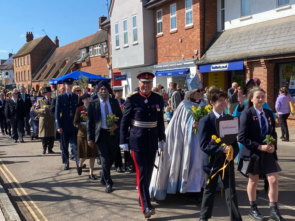 Wonderful to be in Stratford to celebrate Shakespeare’s birthday on a lovely spring day. Lots of people enjoying the procession with @highsheriffwar2 Bishop of Coventry @TheRSC @ShakespeareBT