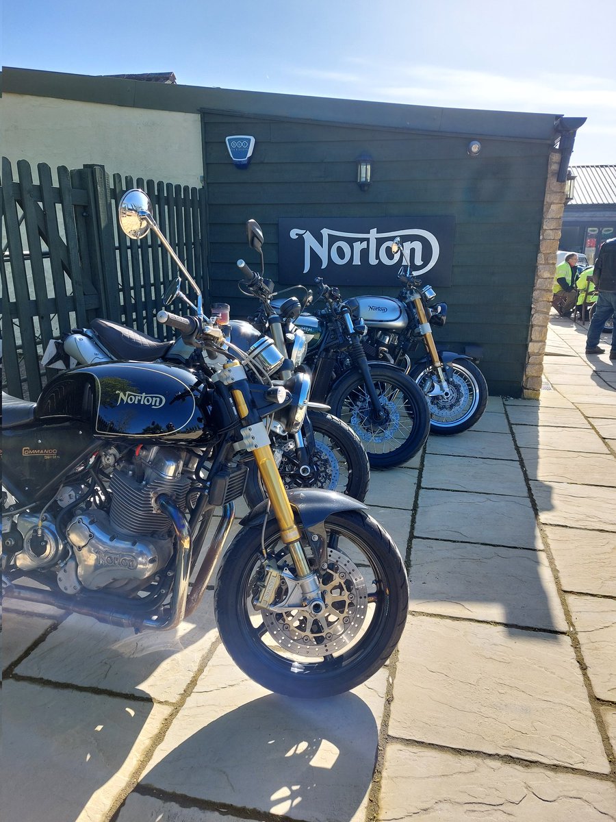 A great day out yesterday with the Bristol Norton Owners Club to new Norton suppliers, Williams Automobiles. As the name suggests, you can pick up a Morgan or Lotus as well....I wish 😂