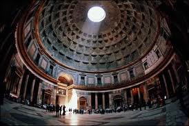 ¡Feliz cumpleaños Roma! Hoy hace 2777 años que Rómulo y Remo, según la leyenda, te vieron nacer. Hoy como siempre, a las 12:00h, la luz del sol atravesando el óculo del Panteón, iluminará la puerta principal, demostrando que los romanos hacían sus templos para la eternidad, como