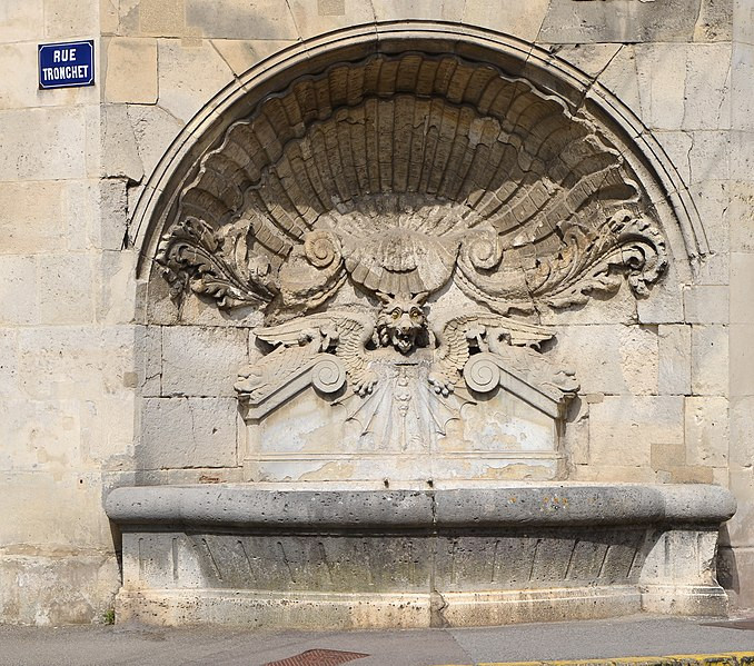 Fontaine à #VillersCotterêts (#Aisne) Fontaine exécutée en 1872 par le sculpteur Charles Gilbert, remplaçant une fontaine de 1833. L'ouvrage alimente la ville en eau jusqu'en 1929. Au XXe siècle, la tête humain...
Suite 👉 monumentum.fr/monument-histo…
#Patrimoine #MonumentHistorique