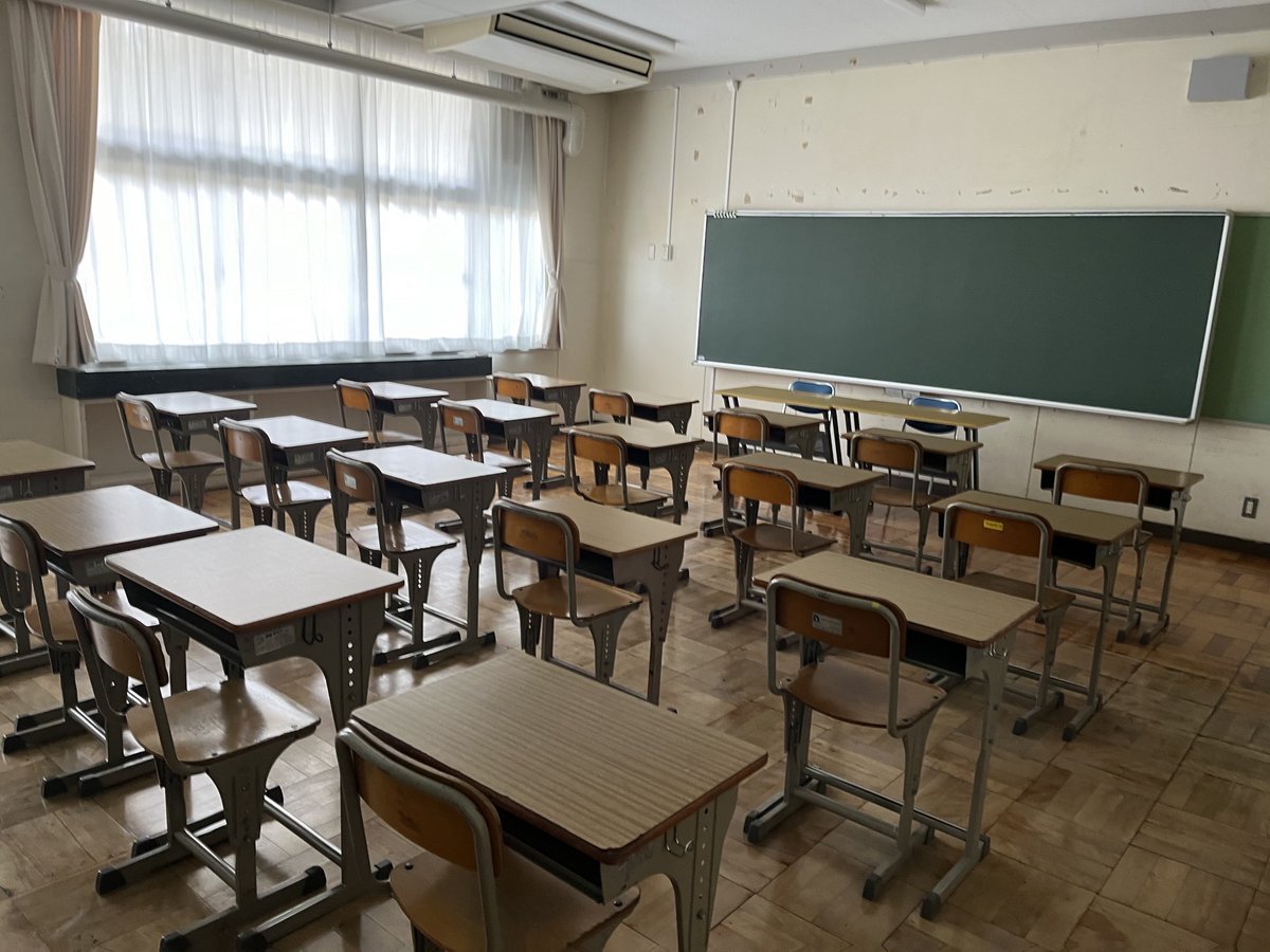 mainichi_itk's tweet photo. 宿泊できる学校見つけたんだけどコスプレで使いたい人いる〜！？コスプレの許可貰った！！！誰か一緒に使わん！？！？
無料の調理室とか、隣の施設が温泉とか、わりと良さげだった🥳 https://t.co/Xdsdndb1nJ
