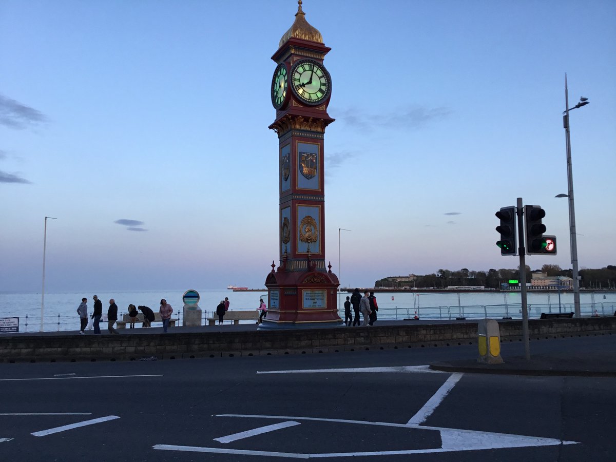 As todays London Marathon gets underway & #Samaritans is the events charity of the year we have had a seaside stall to celebrate this amazing event and #weymouth town council have lit up the town clock in green