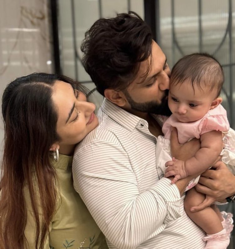 Happy 7-month birthday to baby girl #Navya 
@rahulvaidya23 and #DishaParmar's daughter #Navya turns 7 months old 

@disha11parmar @rahulvaidya23 @RahulVaidyaFC__
@rahulvaidya21 @RahulVaidyaFan4 @RahulVaidyaFanC