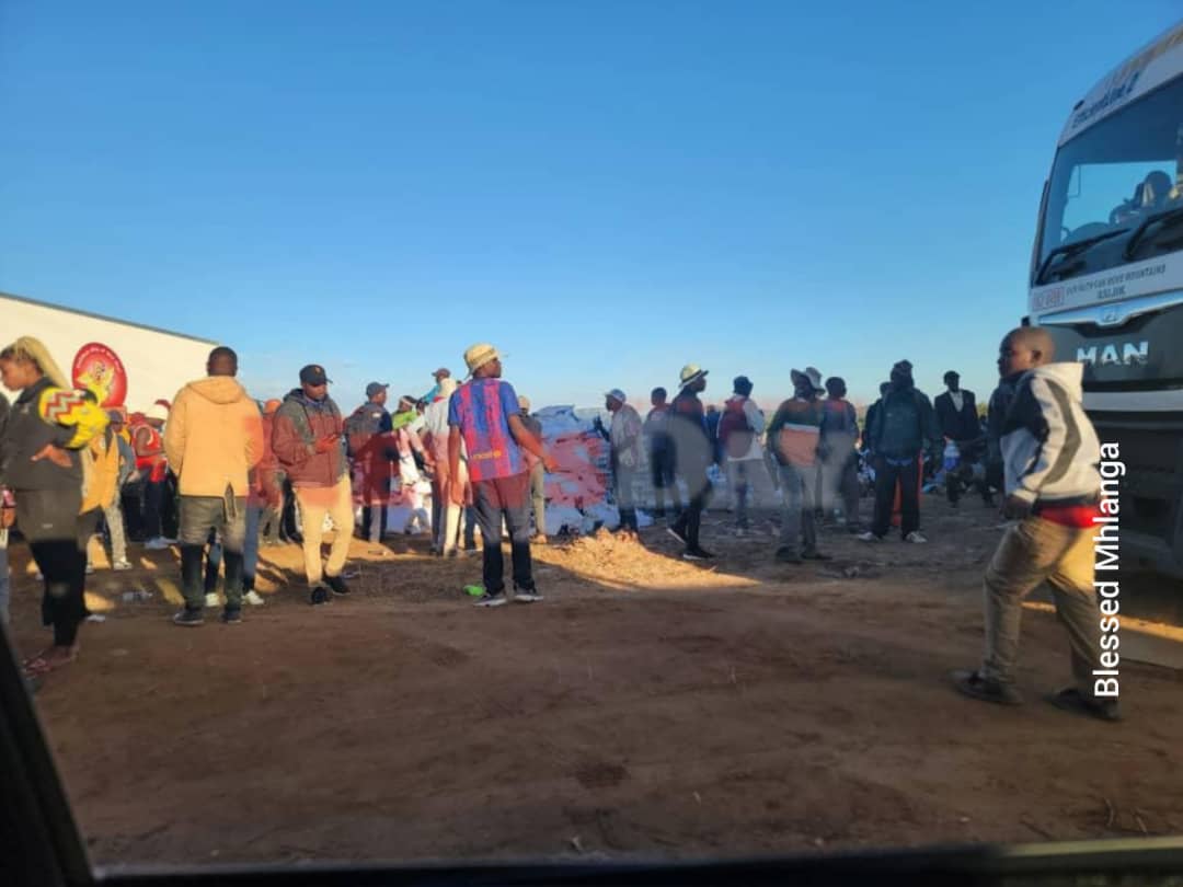 🔵A 10-year-old boy escaped death after he was trampled upon by sun-beaten & hungry villagers who were stampeding for food at the national independence celebration in Manicaland province highlighting the dire hunger situation in the country. thestandard.co.zw/news/article/2…