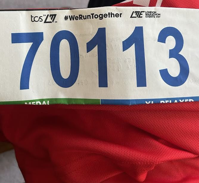 Watch out for #christophereccleston if you’re out supporting the runners today @LondonMarathon . He is running for @BigIssue 🏃🏻🏃🏻🏃🏾‍♀️🏃🏻‍♂️🏃🏻‍♂️🏃🏻‍♂️ Good luck Christopher.