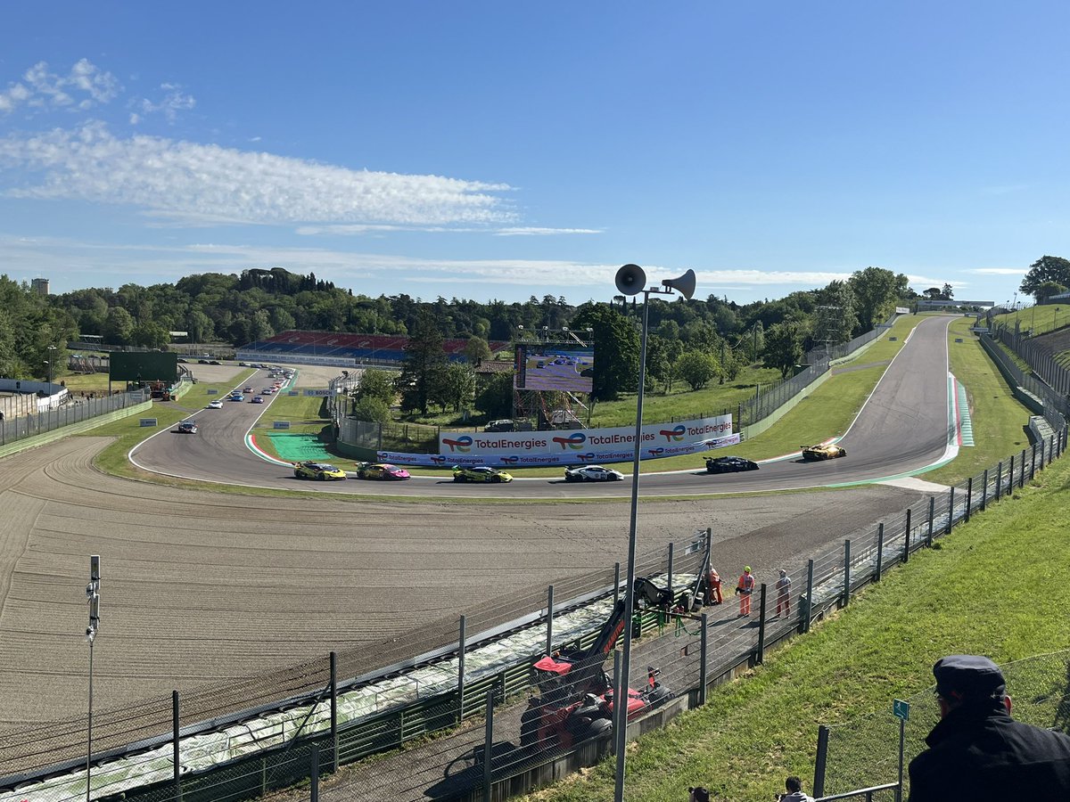 gascoigne_roger's tweet image. Fantastic to be back at #Tosa A beautiful sunny morning at a buzzing @autodromoimola and a Ferrari front row to look forward to… #propercircuit
