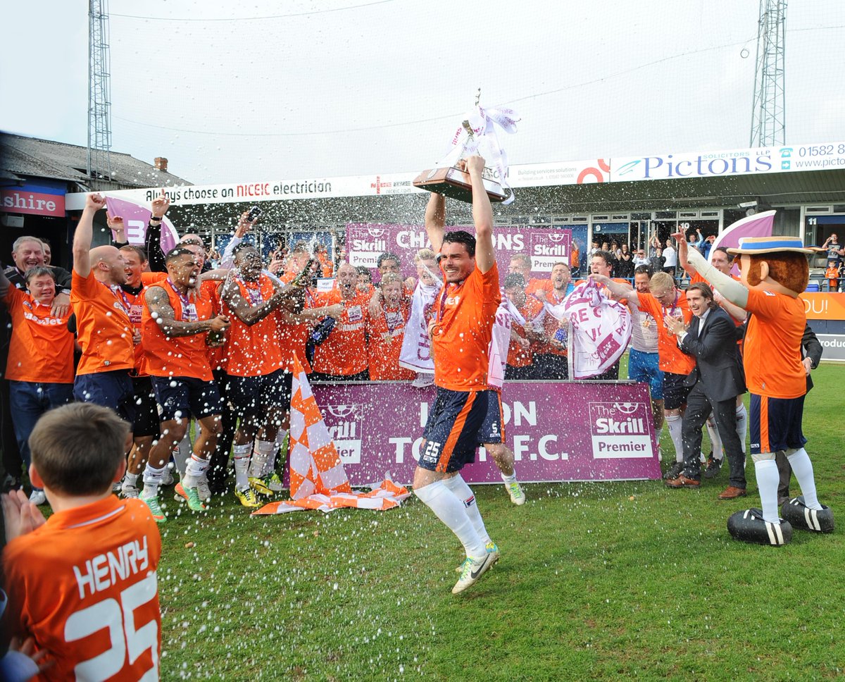 ⏪10 years ago today Town receive the Conference trophy after a 4-1 win over Forest Green Rovers hattersheritage.co.uk/luton-town-vs-…