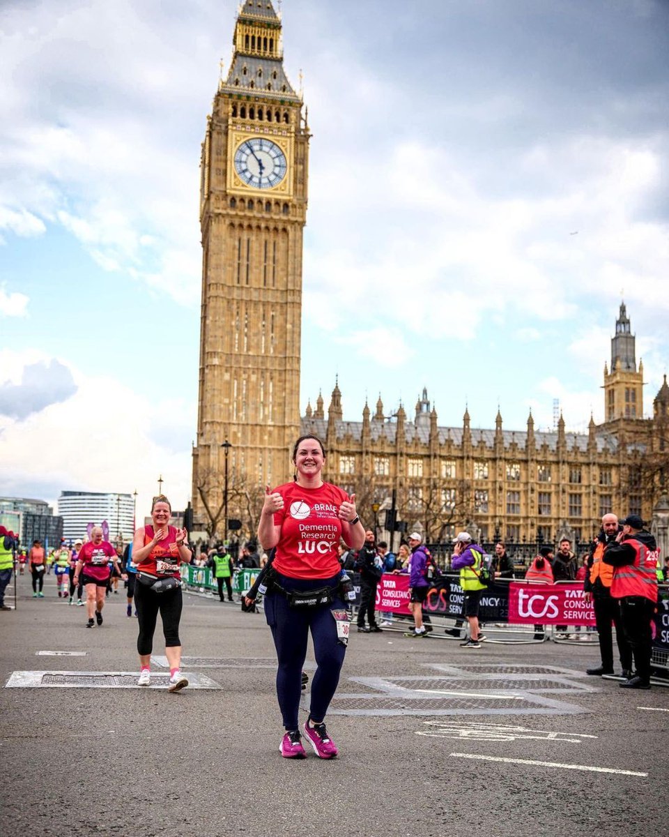 It's race day! Good luck to #TeamBRACE at this years London Marathon 🏃‍♂️ We will be on Tower Bridge to cheer you on 🎉