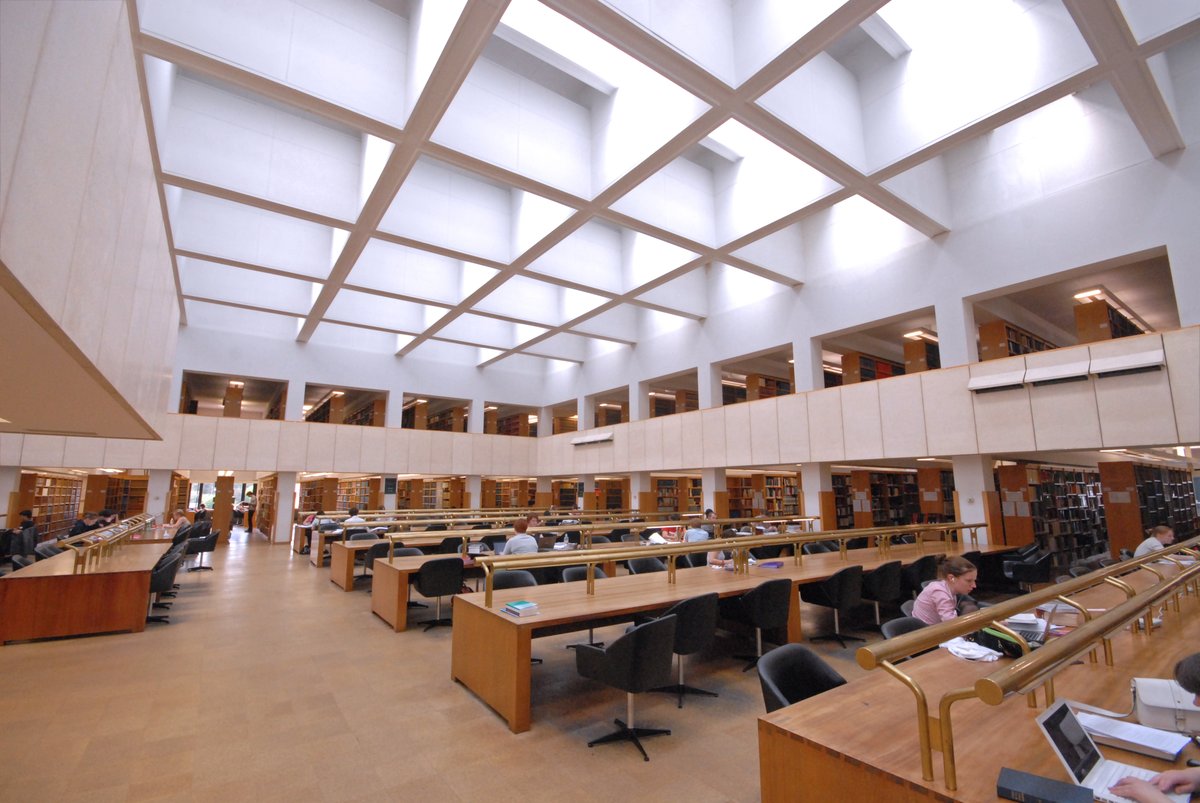 A warm welcome to all returning to our libraries for Trinity term. Find all the information you need at bodleian.ox.ac.uk. 📷 The Bodleian Law Library