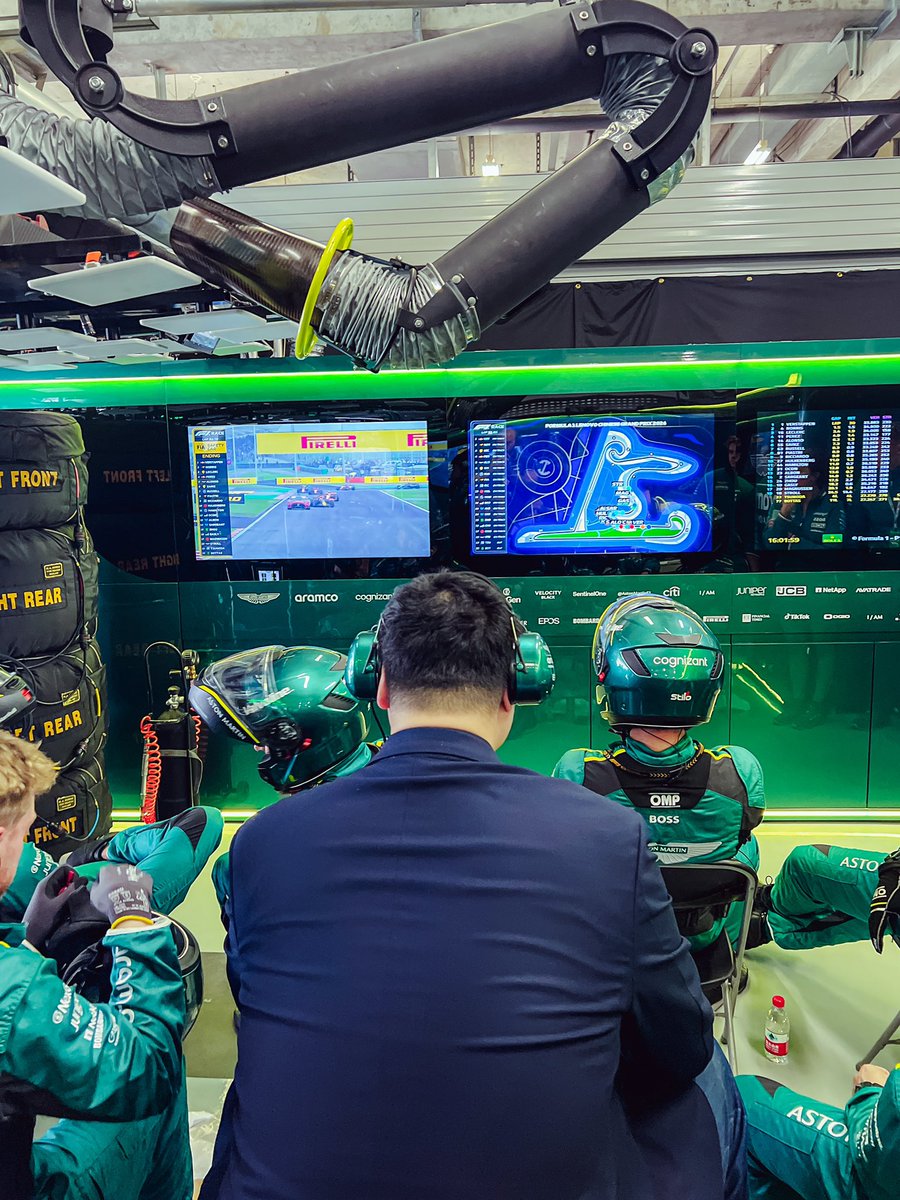 Joining us as we catch the restart, @YaoMing! 🇨🇳 #ChineseGP #NoOrdinaryGame