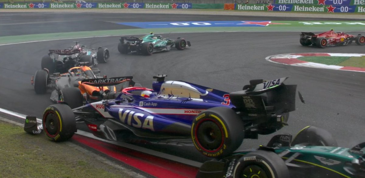 A questo punto possiamo affermare che #Stroll è pericoloso non solo come pilota ma anche come automobilista

#F1 #ChineseGP