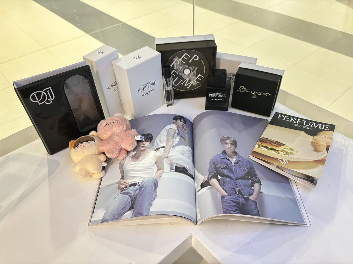 💐 Hello, DJJ Lovers!

We are still here at Wiltlover Cafe - Makati Branch! 

We are still accepting walk-ins. You can still drop by until 5 PM. 
See you!

#NCT #도재정 #DOJAEJUNG
#RedolenceOfBlooms