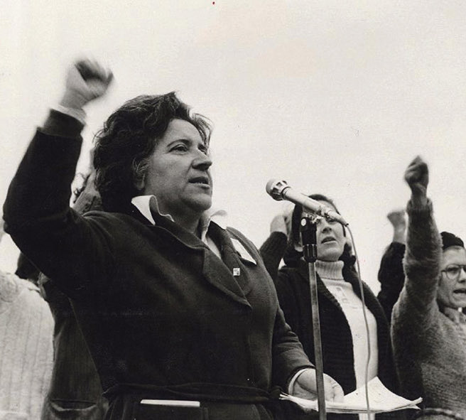 🥀 Pour le cinquantenaire du 25 Avril, Lisbonne rendra hommage à Maria Alda Nogueira. Activiste féministe membre du PCP, elle a été incarcérée plusieurs années avant de s’exiler en Europe de l’Est - d’où elle a poursuivi la lutte. Après la Révolution, elle devient députée.