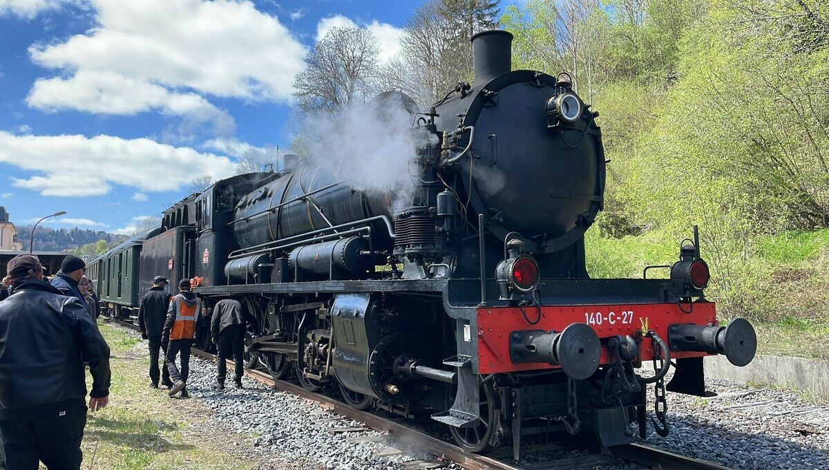 EN IMAGES - Embarquez à bord du train à vapeur le Thermal Express, entre Clermont-Ferrand et La Bourboule ➡️ l.francebleu.fr/BLJD