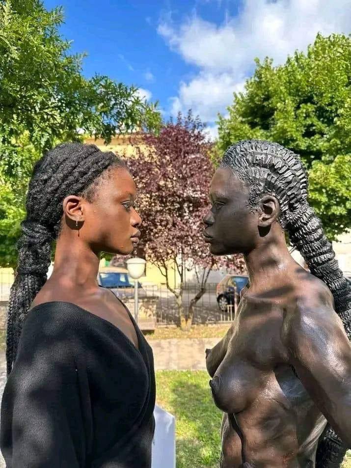 Talented Côte d’Ivoire 🇨🇮 artist Laetitia Ky, made a sculpture of herself. ❤️❤️🔥🔥
