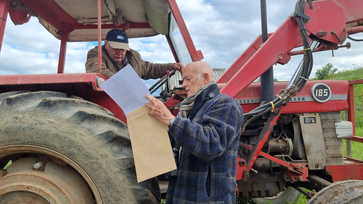 I think it's not only important to celebrate Curlews on #WorldCurlewDay but also the people helping to save them! At #SAVCurlews, we're so lucky to have Curlew legend Mike Smart helping us with farmer liason, an important aspect of our project 🪶
