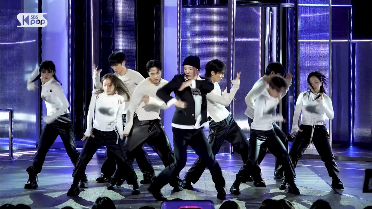 oshcuddles's tweet photo. YIXING PSYCHIC INKIGAYO STAGE TODAY!! 🫶🏻 https://t.co/XvspAl2wl2