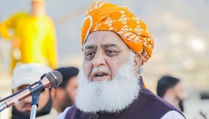 2024 میں بڑی دھاندلی

جلسےسےخطاب کرتے ہوئےمولانا فضل الرحمان کا کہنا تھا کہ2024 میں2018 سے بڑی دھاندلی ہوئی ہےپہلےکہااسمبلیاں بنائی گئی ہیں، یہ اسمبلیاں بیچی اورخریدی گئی ہیں بتاؤبلوچستان کی اسمبلی کتنےمیں خریدی؟ دھاندلی کےخلاف پہلے بھی آگےتھےاوراب بھی آگےرہیں گے۔
#Elections2024