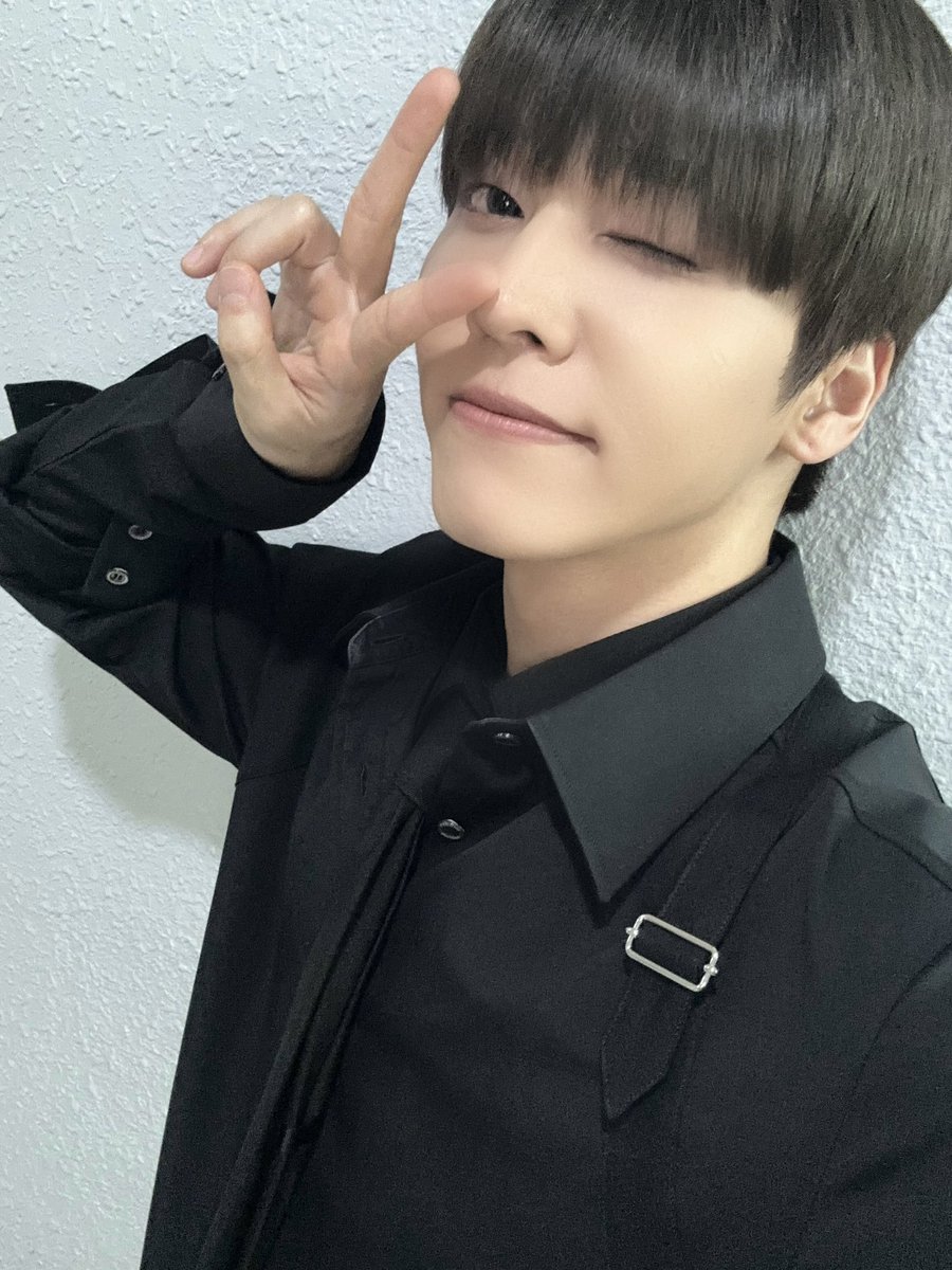 [#유 #U] #ByeMyMonster 활동 막방 고생하셨습니다😈 퓨즈들 사랑해💙 금방 돌아올게요😉