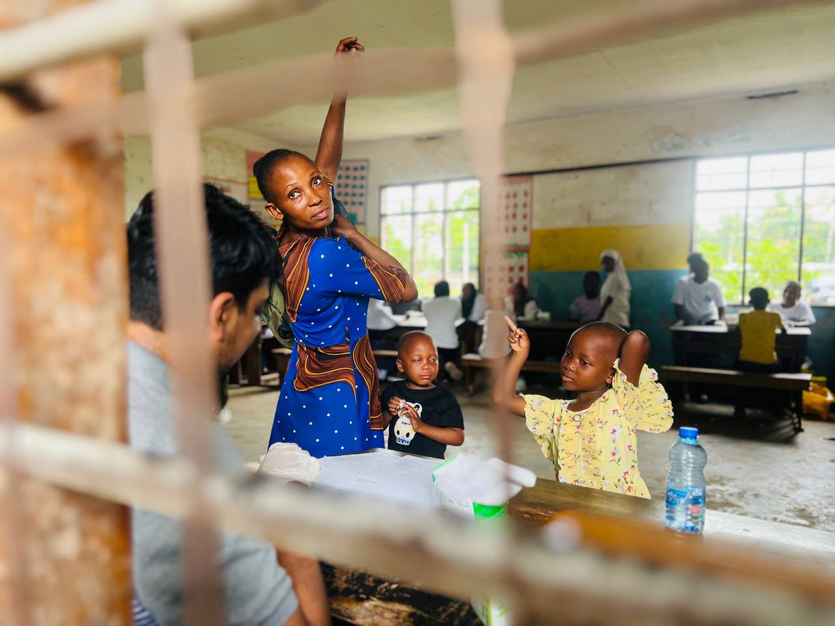 rottanzania's tweet image. Proud to help 1000+ students at Kerege! 

Thanks to Rotary Club of Oysterbay @RotaryOysterbay, Rotaract Club of Kairuki @Rotaractkairuki and partners. Together we bring healing and hope to those who need it.

#CreateHope 

@RotaractD9214 @rotaryd9214 @Rotary