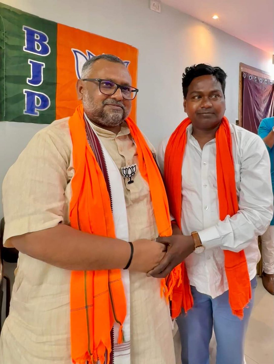 PKVarmaRanchi's tweet photo. आज जमशेदपुर लोकसभा अंतर्गत जुगसलाई विधानसभा की कोर कमिटी और चुनाव प्रबंधन समिति की संगठनात्मक बैठक को प्रदेश महामंत्री (संगठन) आ. कर्मवीर सिंह जी के साथ संबोधित किया। 
इस मौके पर लोकप्रिय सांसद और प्रत्याशी श्री व��द्युतबरण महतो जी, प्रदेश मंत्री एवं लोकसभा संयोजक श्री नंदजी प्रसाद जी, जिलाध्यक्ष श्री सुधांशु ओझा जी, अनुसूचित जाति मोर्चा राष्ट्रीय मंत्री श्री जीतूचरण राम जी, लोकसभा सह संयोजक श्री लक्ष्मण टुडू जी और ओबीसी मोर्चा प्रदेश महामंत्री श्री हलधर साह जी भी उपस्थित रहे..!

@blsanthosh @BJP4Jharkhand @BJP4India