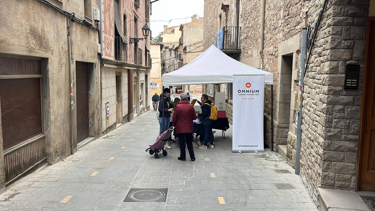 Avui som a Moià. Veniu a col·laborar en la campanya #llegirensfagrrans, a signar per #protestarnoésterrorisme o a parlar amb nosaltres