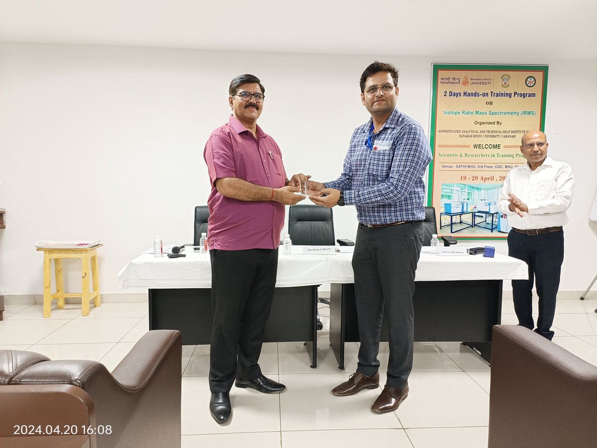 Shri Rajesh Bhatia, Divisional Chairman, IIA, Varanasi was Chief guest of valedictory function of 2-day training program on IRMS in which 20 researchers from PAN India were trained by Prof A S Maurya, @iitroorkee along with @ Dr @RhtgeoPandey. #IRMSTrainingProg #DST @VCofficeBHU