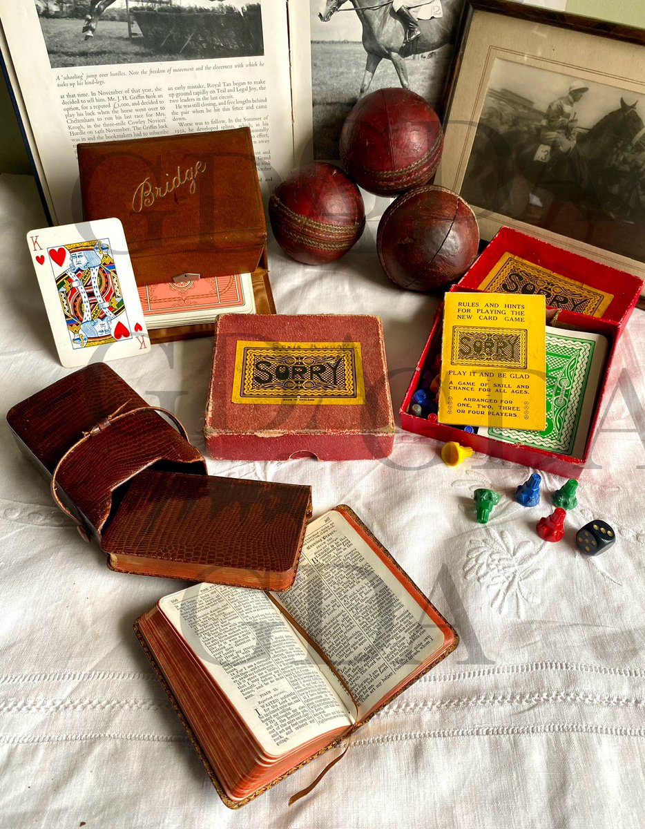 🤎♥️💛🤎♥️💛
Good morning #ukgifthour 
Vintage games, pocket books and cricket balls. From £4 plus p&p
See them and more at,
Dieudonneart.com/antiques

#UKGiftAM #vintage #collectables #games #books #uniquegifts #antiques #shopsmalluk #interiors #smartsocial #subdayfringe