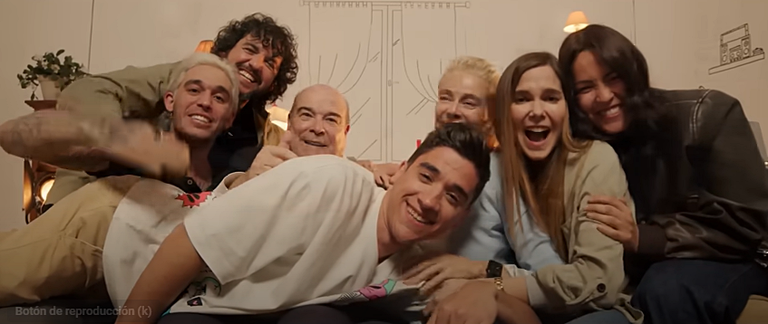 teleaudiencias's tweet photo. #Efemérides🎶: Un día como hoy hace un año... Fran Perea lanzaba el videoclip de 'Uno más uno son siete'. El cantante malagueño logró reunir al elenco de 'Los serrano'. https://t.co/AJsuEzzvDe https://t.co/KuUEgckOjP