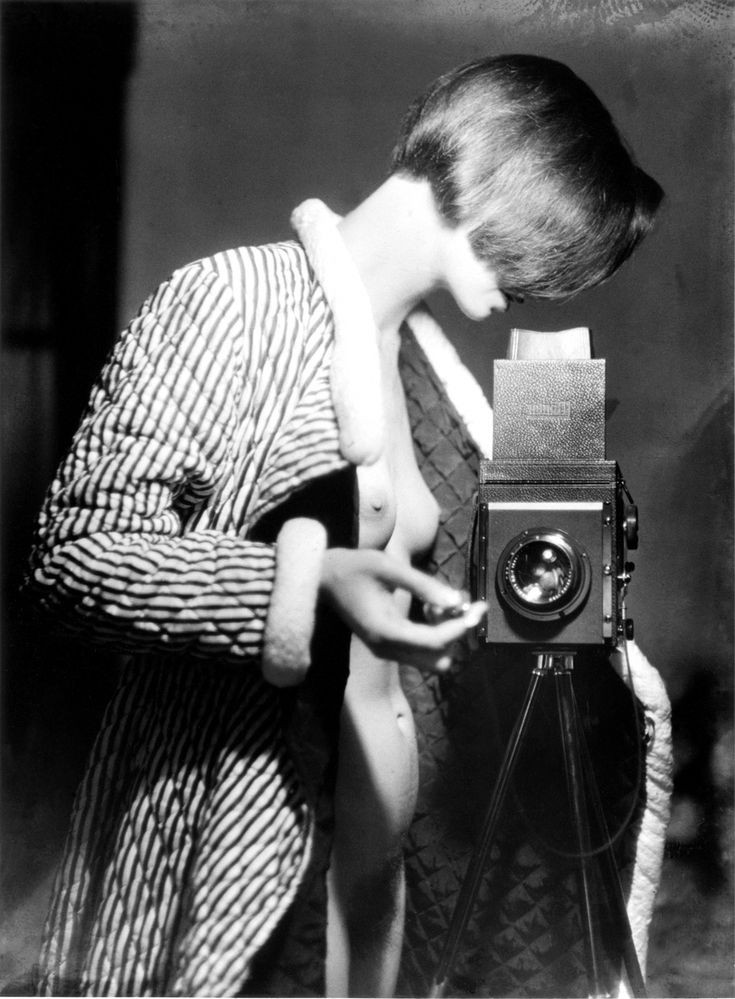 Marianne Breslauer, self portrait, 1933