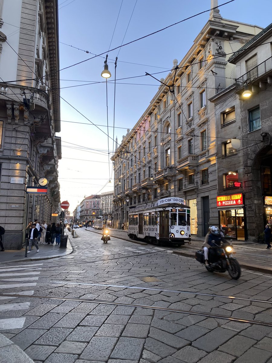 majestic Piazza del
Duomo. 🇮🇹
#salonedelmobile #leadingdesignforward #wheredesginevolves #wherecommunityevolves #whereexperiencevolves #design #designlover #interiordesigninspiration #interiordesignideas #interiordesignlovers #interiordesigninspo #designer #interiordesign