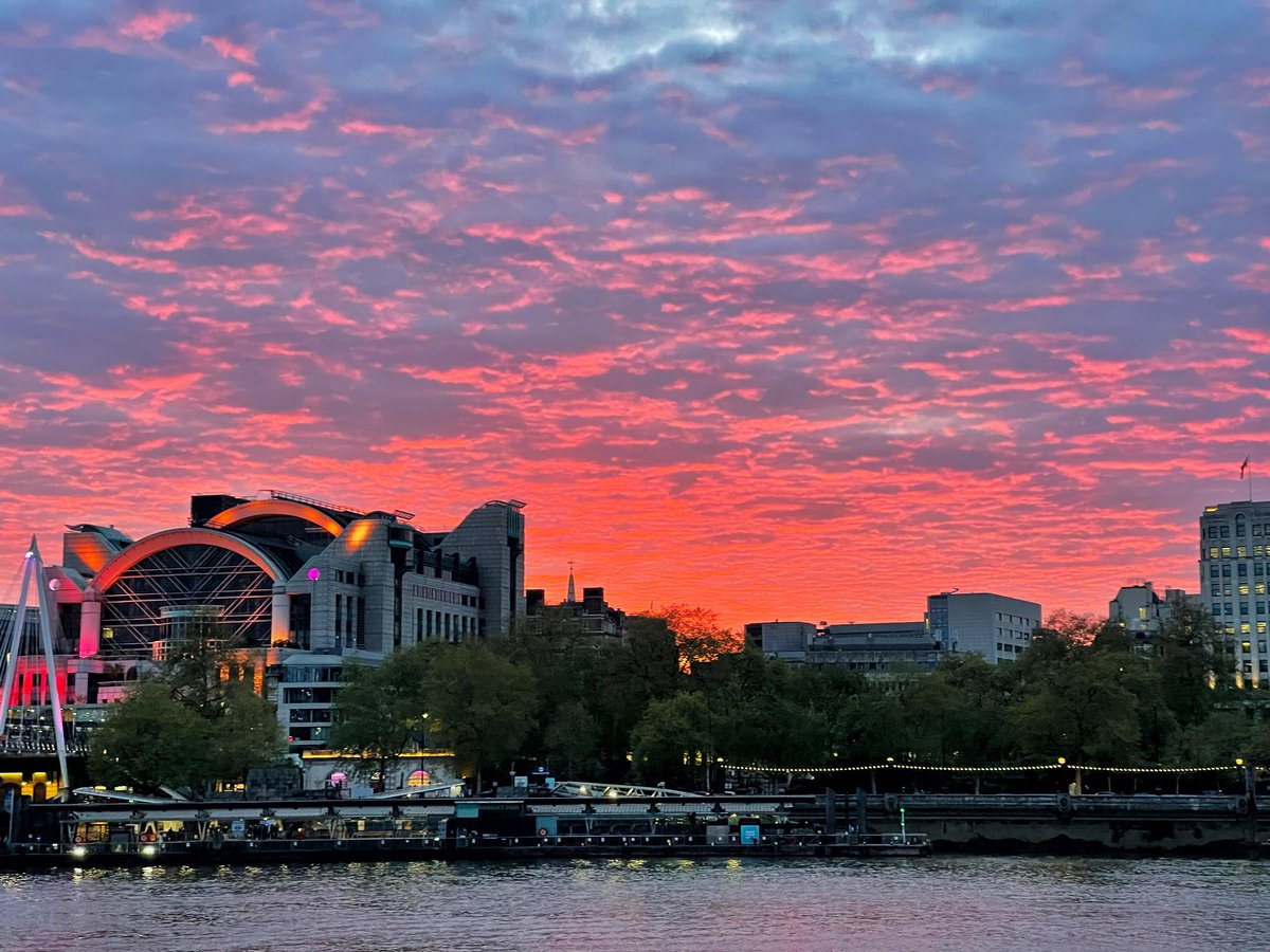 A glorious #sunset in #London last night. #loveukweather #StormHour #ThePhotoHour