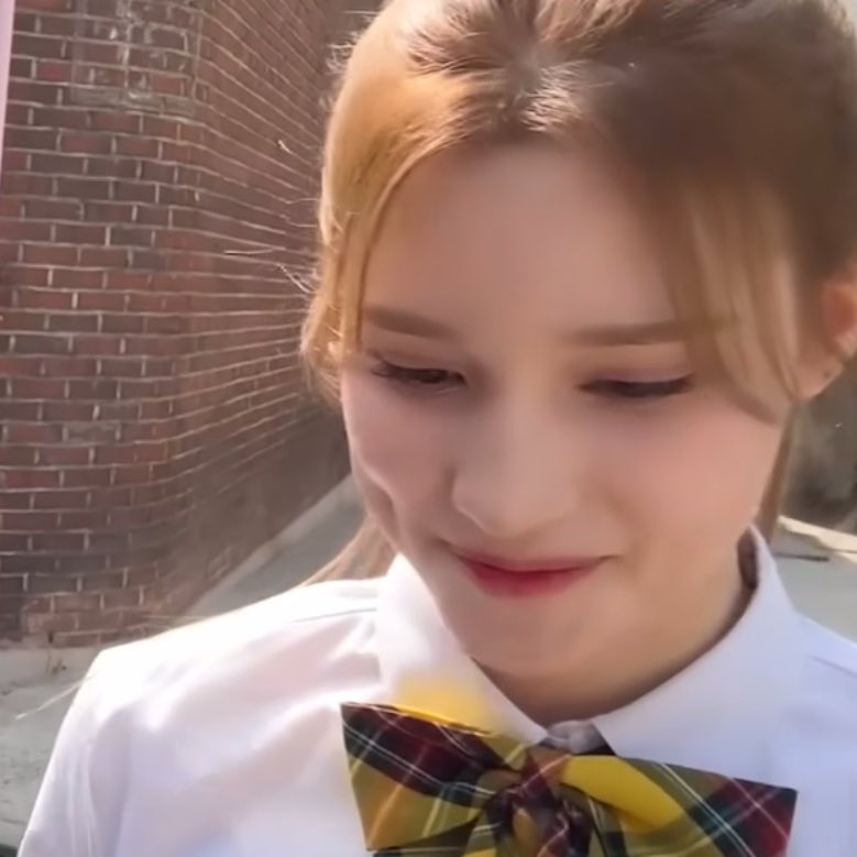 look at her dimples ㅠㅠㅠㅠ