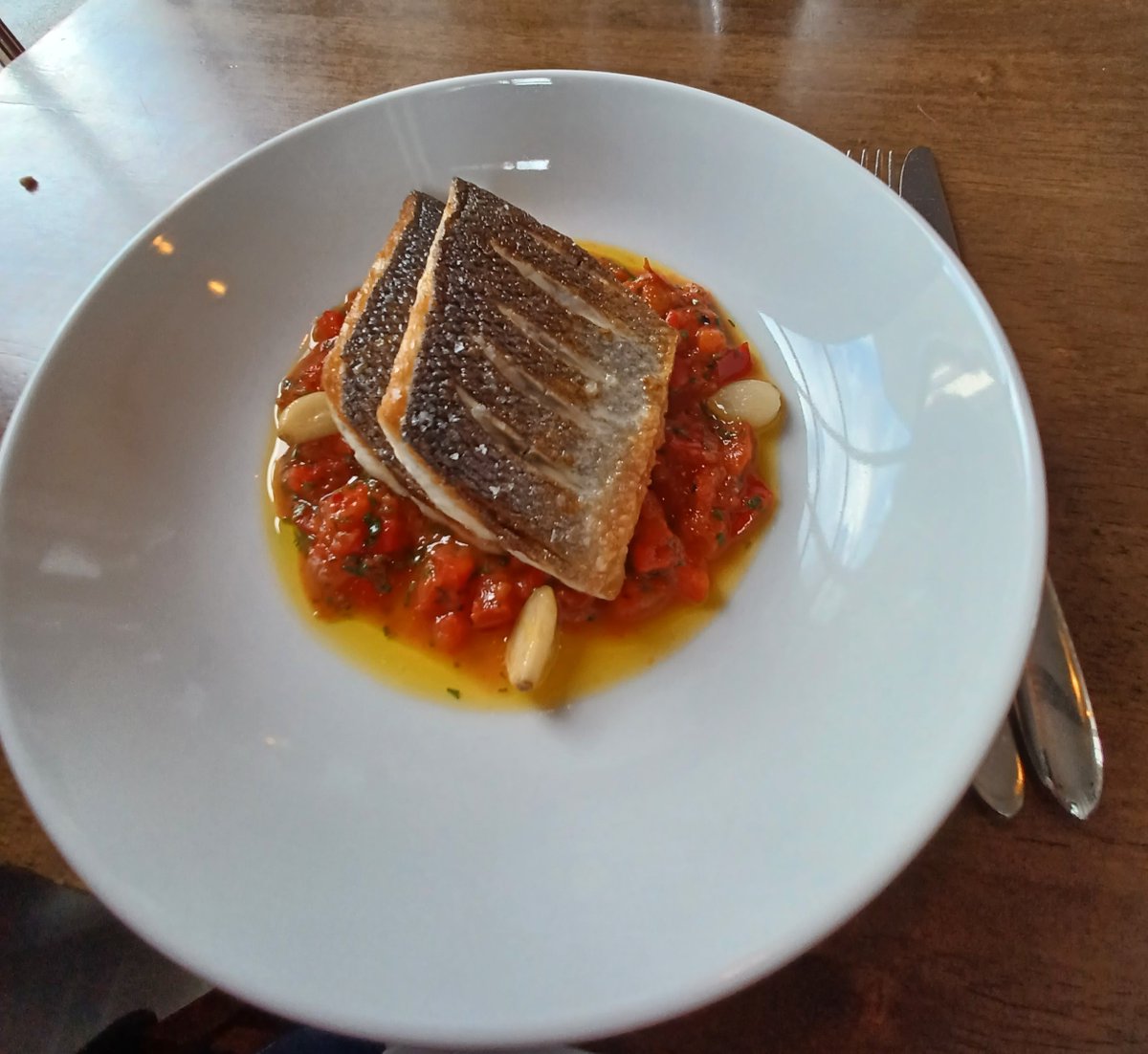 Great produce, great cooking, great price
Lunch for £25 😋<a href="/nobleholywood/">N O B L E:</a>

#BibGourmand #NorthernIreland 

guide.michelin.com/gb/en/ards-and…