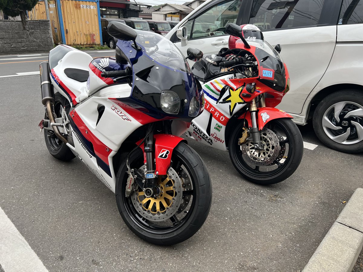 rain_meister's tweet image. コンビニで休憩してたら野生のNC35が現れました😂
ホリプロかっこいい！😎
通り過ぎたんですけどわざわざ戻ってきてくれたみたいです😅

#RVF
#NC35
#RC45
#レプリカミーティング