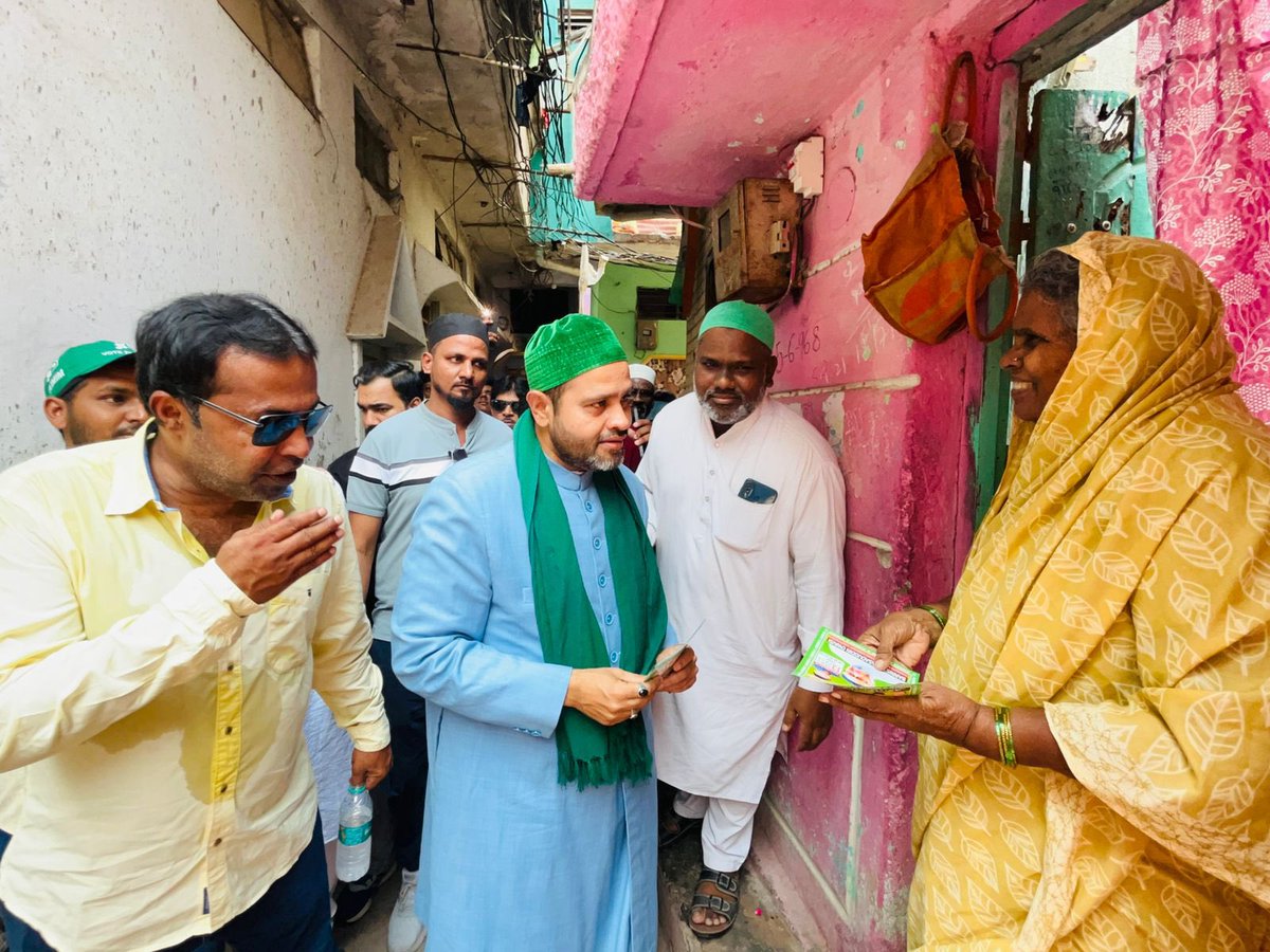 Election Campaigning for AIMIM Hyderabad Candidate Barrister @asadowaisi Saab in Mustaidpura & surrounds under goshamahal  assembly segment.

Hyderabad goes to poll on May 13.

#VoteForKite
#LokasabhaElection2024