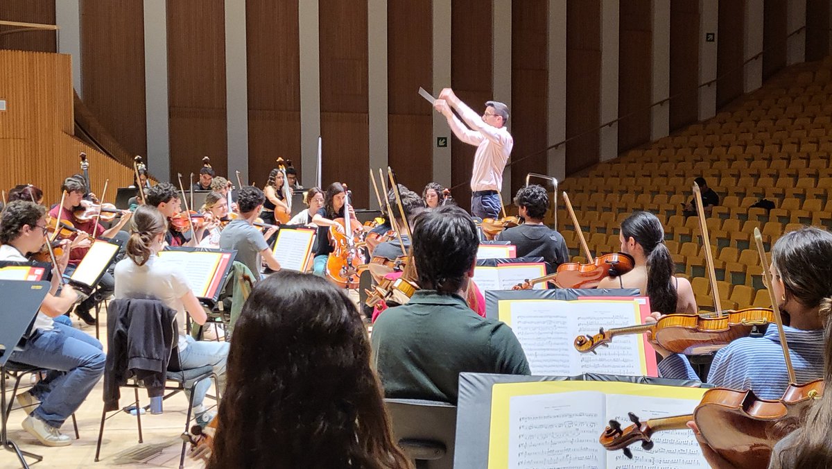 Ensayos y prueba acústica en @LesArtsValencia antes del concierto Sinfónico #verdiSimfònic programado en la #maratóVerdi con la @ofuv_uv @LaNauuv @UV_EG y estudiantes de canto del @csmvalencia