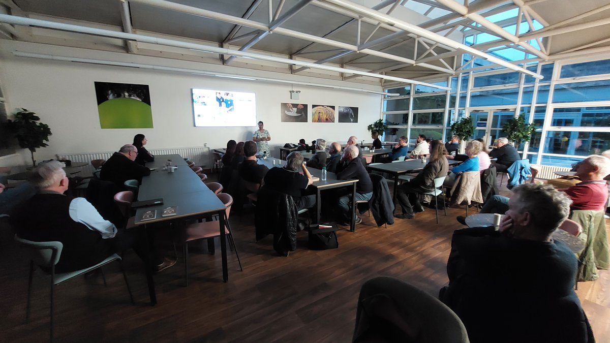 teachergreaves's tweet photo. Attended a motivational talk by my colleague Arabi Karteepan @akarteepan at Croydon Astronomical Society @CroydonAS this week. Inspired for the next mission in Astrogazers! 🌌 https://t.co/ZsVn9IHSfc