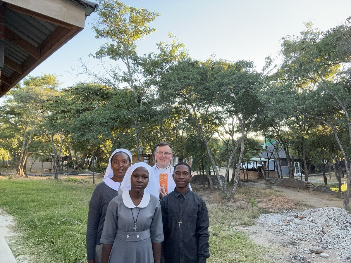 A joy to celebrate Mass at the Monastery of the Holy Spirit, Gweru, Zimbabwe 🇿🇼 this morning. Visiting on behalf of @fellowshipsje @AnglicanNews @churchofengland @DioceseofSheff @CR_Mirfield