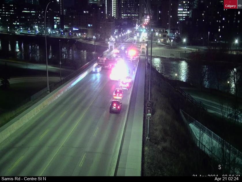 ALERT: Traffic incident on Centre St and Samis Rd NE, the road is blocked in both directions.   #yyctraffic #yycroads
