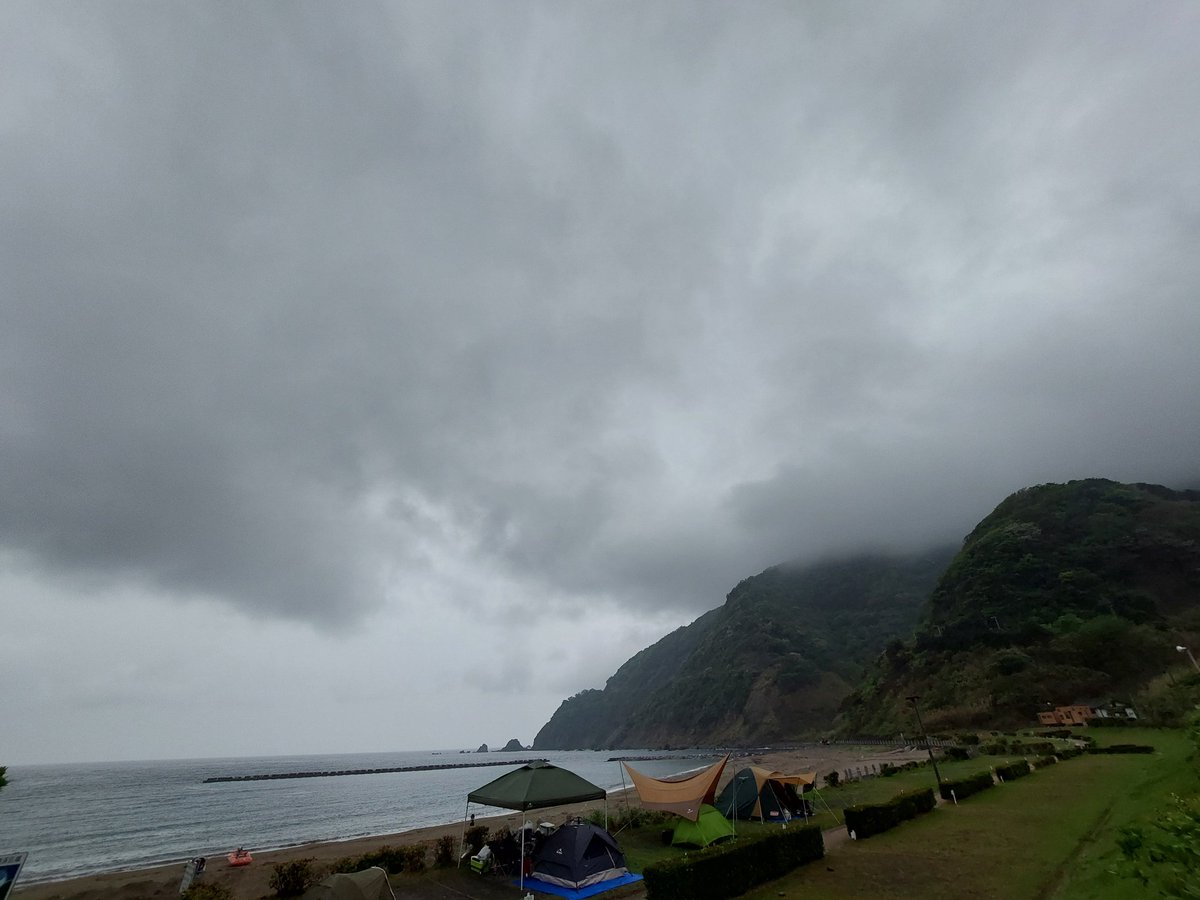 雨は嫌ですが、風がないだけよかったですね GW、どうか風吹きませんように！ 皆さんと同じく天気予報を見て憂鬱な日々です #宇久須キャンプ場 #キャンプ #海岸キャンプ #西伊豆町