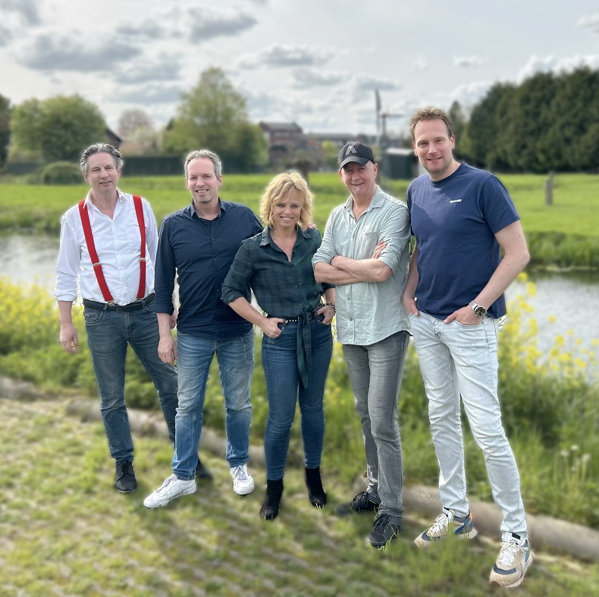Zondag 5 mei speel ik samen met Cash On Delivery in Stadstheater De Boemel in Tilburg
Wie is er bij? 🥰
#countrymusicnl #dutchcountrymusic #cashondelivery #jackymusic