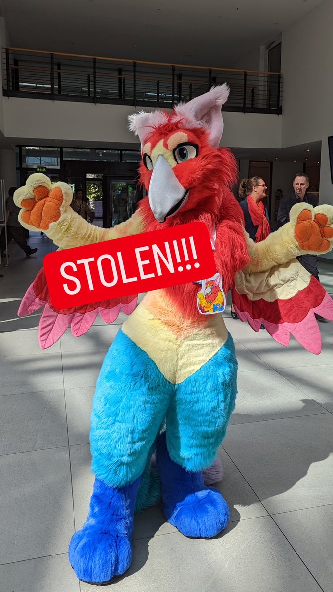 STOLEN!!! Sadly yesterday evening, on the 20th of April, unknown people broke into my car and stole the entirety of my Pancan suit, Kio! If you see him anywhere, please hit me up IMMEDIATELY!!! It'd also help a lot if you could pread the word about this incident, thank you ❤️