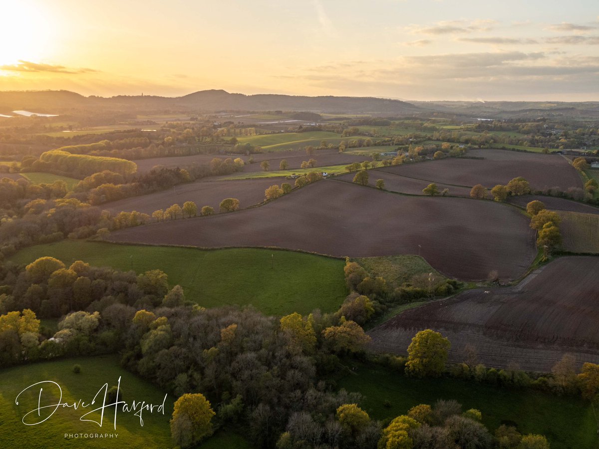 dharford79's tweet photo. Sunset last night was incredible over #Worcestershire 

#photography #landscapephotography #StormHour #photohour #ombersley #HoltHeath https://t.co/4G6ymWtdNt