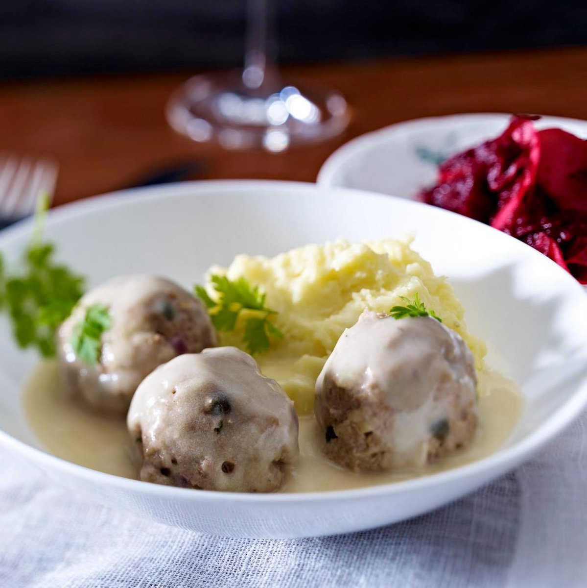 COMPACTMagazin's tweet photo. #KoenigsbergerKlopse: Futtern wie bei #Muttern❤️#Kant ließ für sie alles stehen und liegen. Hexerei? Bei dieser ostpreußischen Spezialität läuft jedem das Wasser im Munde zusammen #Deutschland #Kochbuch #AfDjaa #Israel #Iran #MaskedSinger #Putin #KOESVD

➡️https://t.co/JM8ZNuLbrY https://t.co/Pe0IQxdLCL