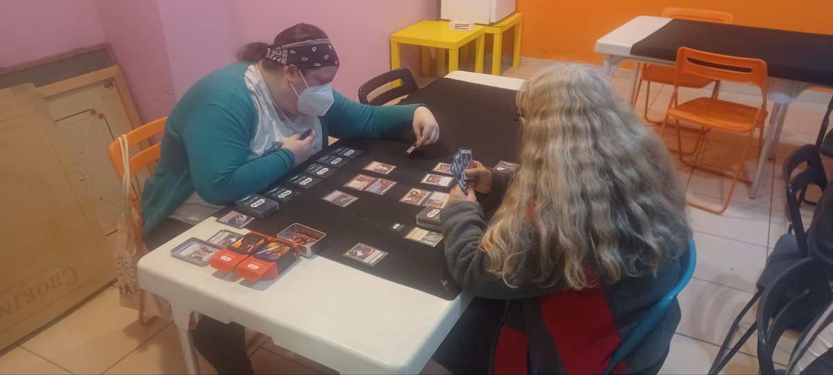 Y más tarde os de Star wars unlimited, esta vez probndo el formato twin suns incluido.