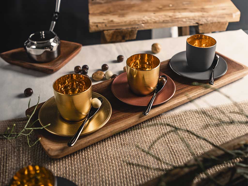 COSMO Collect Espressogläser von EISCH machen Ihren Espressogenuss zum edlen und sinnlichen Erlebnis. Mit Echtgold, Platin, Kupfer oder Grau in Handarbeit veredelt ist die Serie eine schöne Geschenkidee. desaive-design.de/search?q=Cosmo…

#deSaivedeSign #InteriorDesign #Glasmacherkunst
