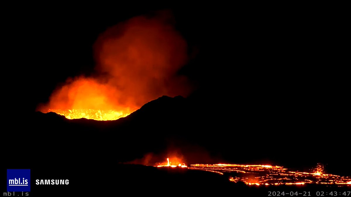 🇮🇸 🌋 Reykjanes - Svartsengi  🟧

Good fog-free morning 🥰

A few night impressions and a question 😉

What does lava lake filling look like for YOU ? 
Doesn't it have a certain similarity to the filling of the crater lake ?

1/4